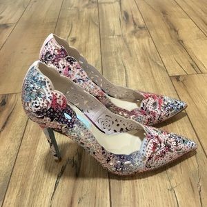 Betsey Johnson Elsa pump size 6